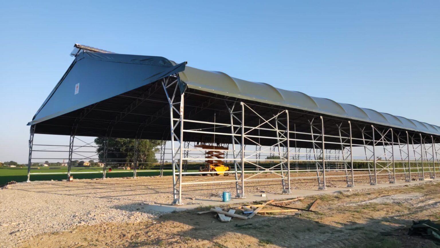 Grajd modern pentru bovine — Smart Farm Tunel DUEA Agrizootech