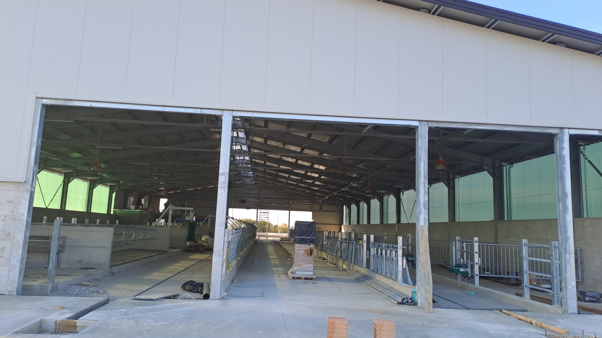 Interior grajd bovine DUEA echipat