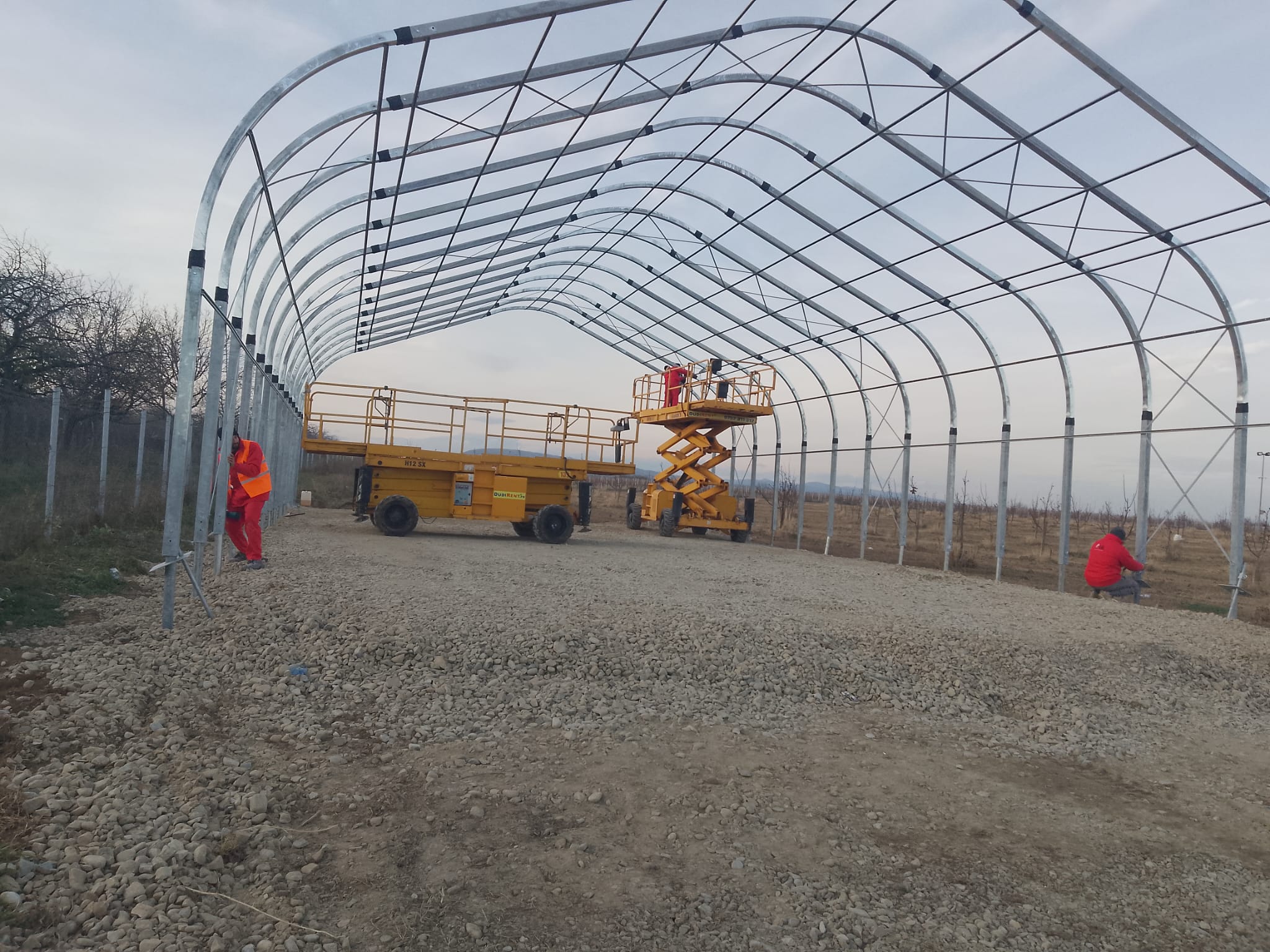 Detaliu montaj tunel agricol DUEA