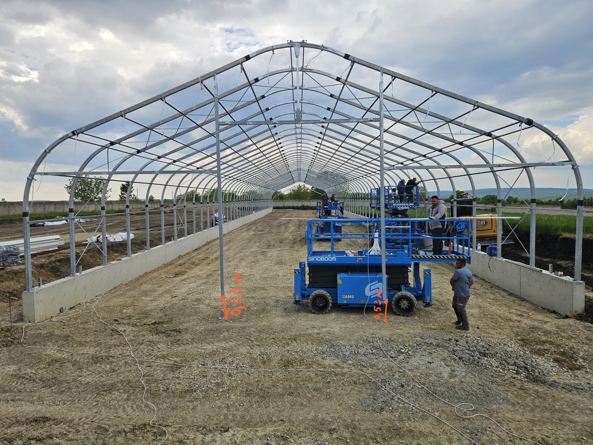 Vedere interioară – structură Smart Farm Tunel în montaj